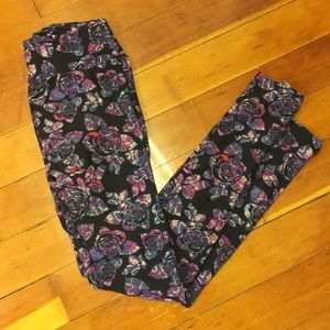 Lularoe beauty & the beast inspired roses leggings